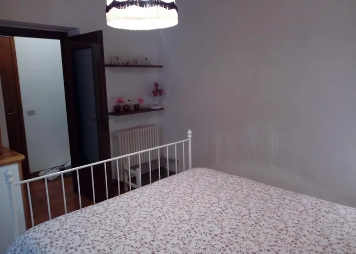 Center, Contrada Del Prato فارينا