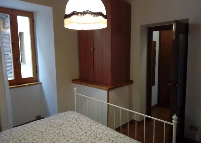 Center, Contrada Del Prato 바레나